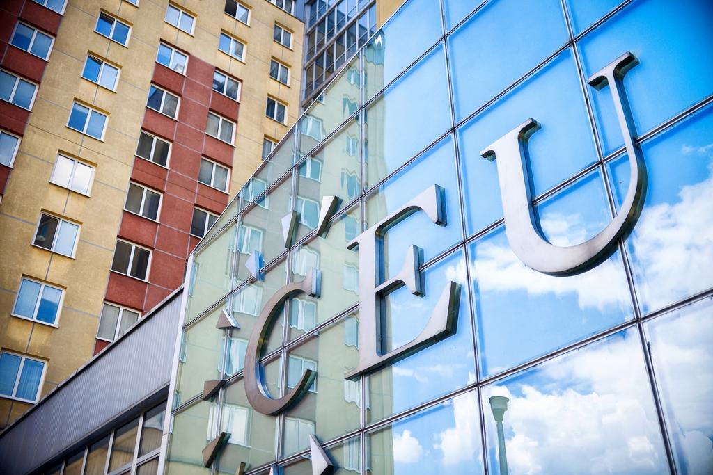 Отель Ceu Konferencia Koezpont Будапешт Экстерьер фото